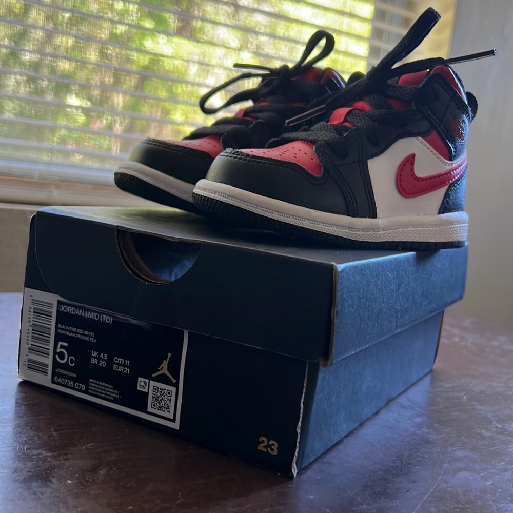 Jordan 1 Mid